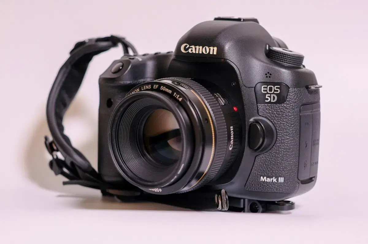 캐논 EOS 5D Mark III + EF 50mm 1.4 렌즈 | 브랜드 중고거래 플랫폼